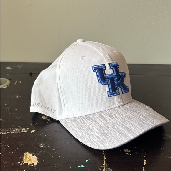 Nike Dri-Fit UK Cap White & Blue Retailed at $20 - AT LOWEST RECOMMENDED LISTING - Picture 1 of 5